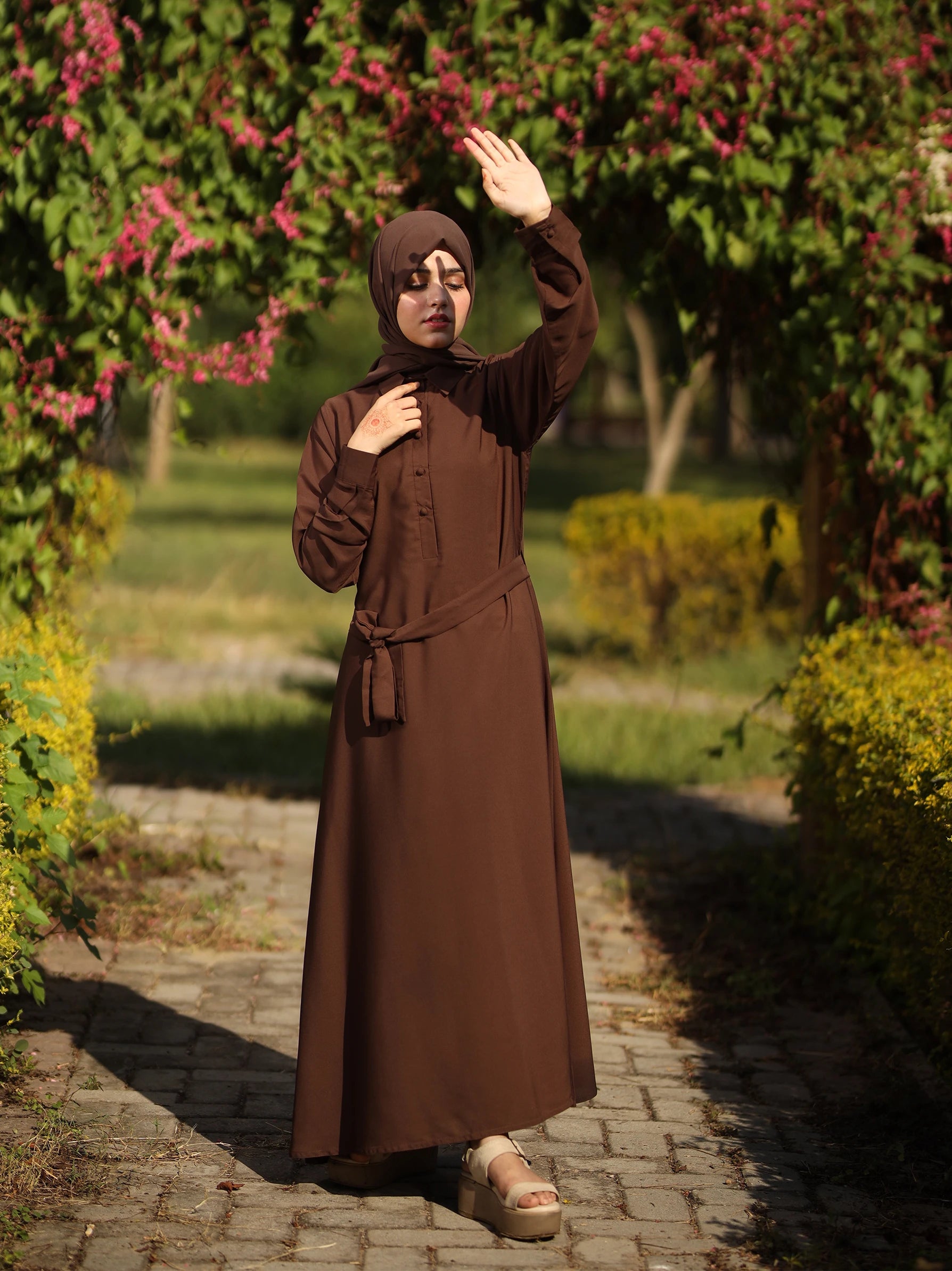 shirt-collar-closed-abaya