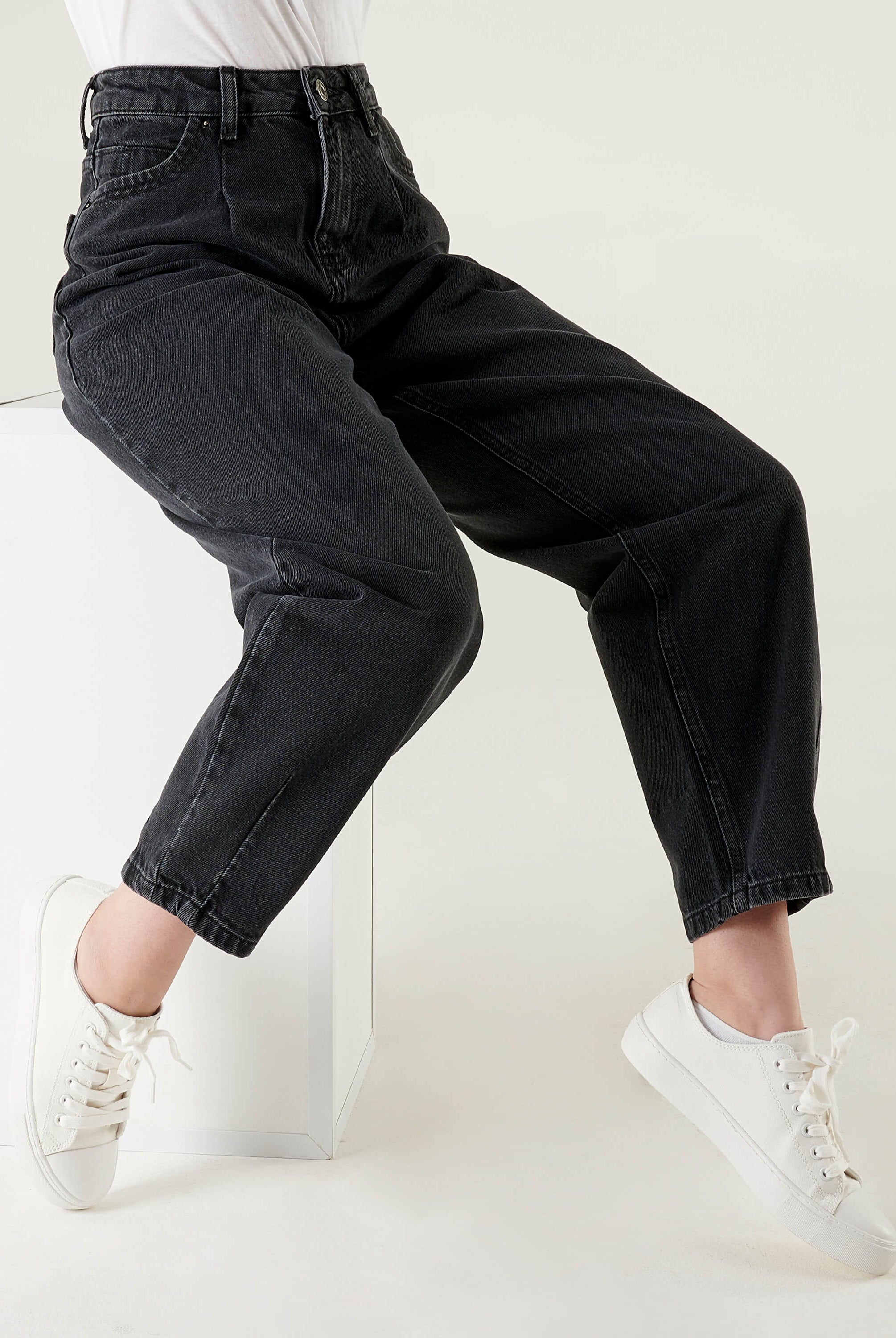 high waist balloon jeans