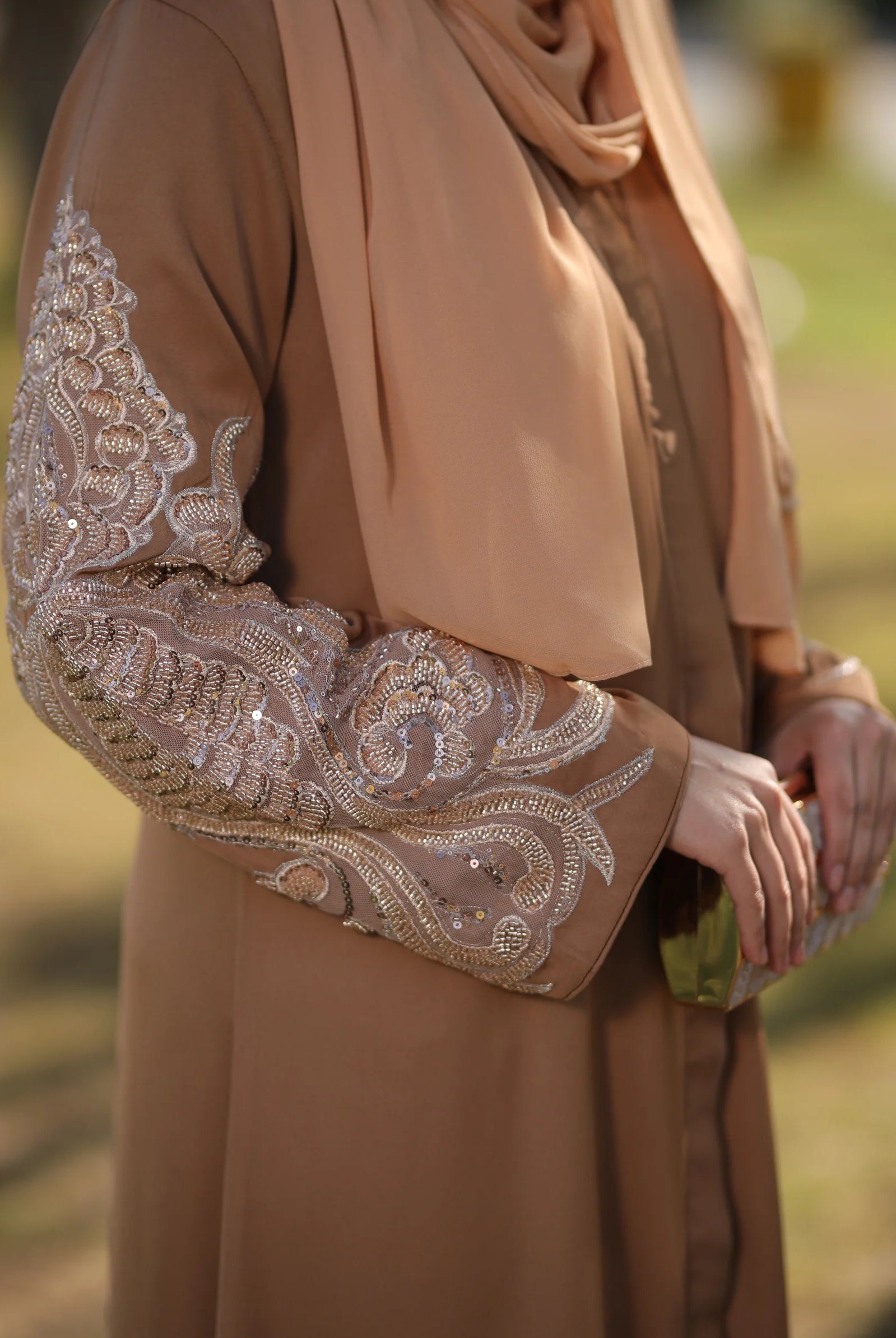 beige front closed abaya