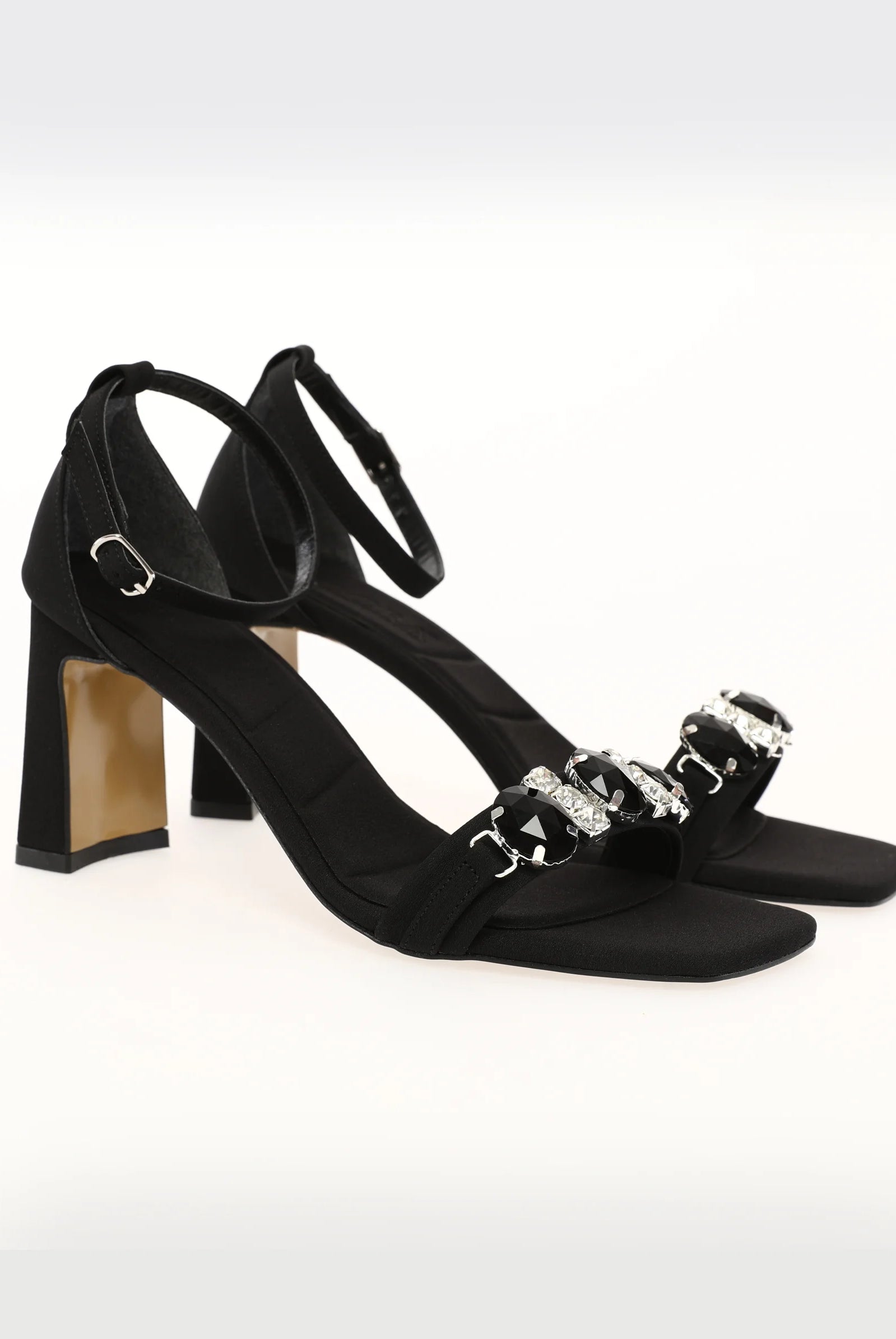 ankle strap heel in black