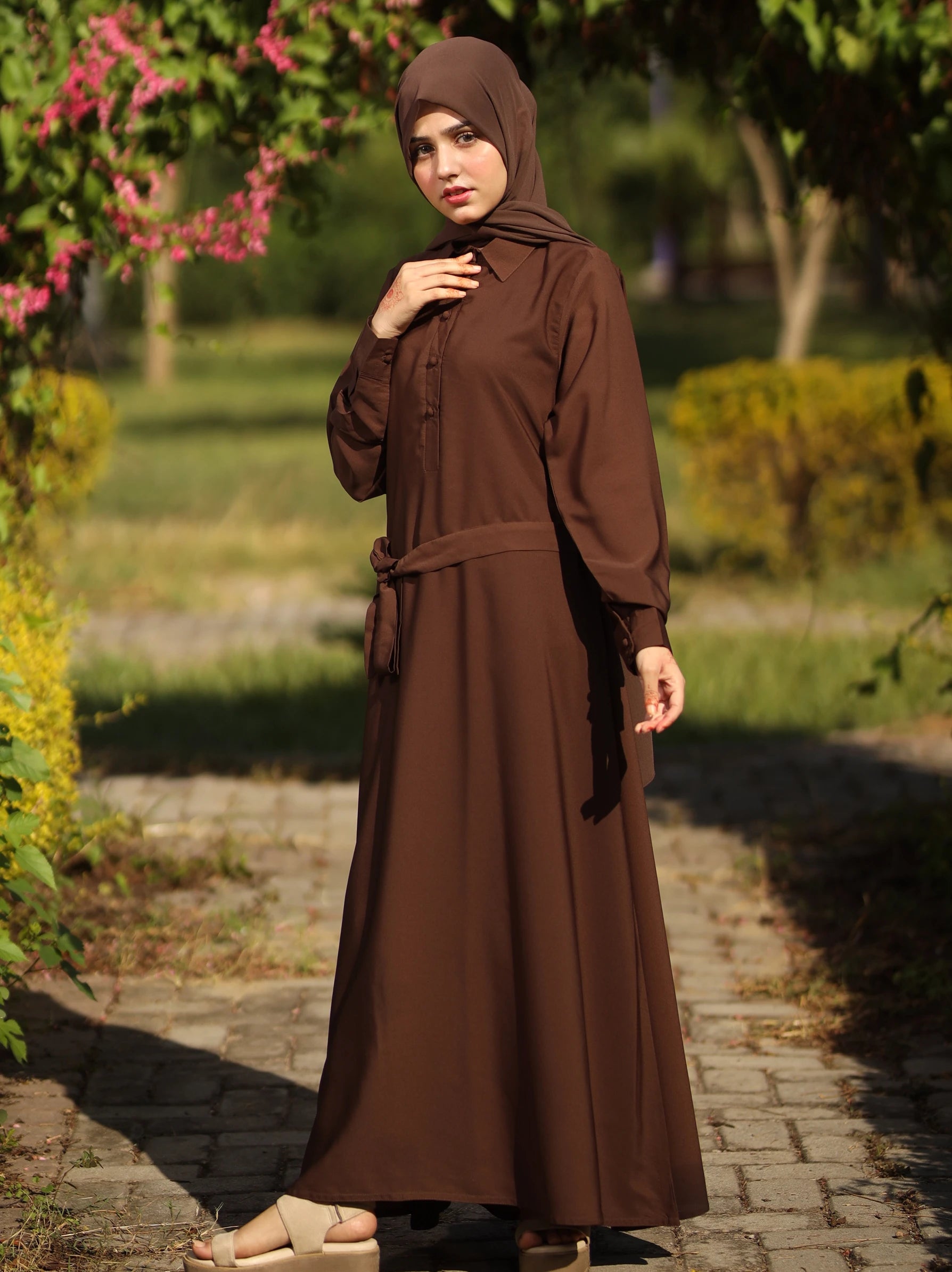 brown abaya