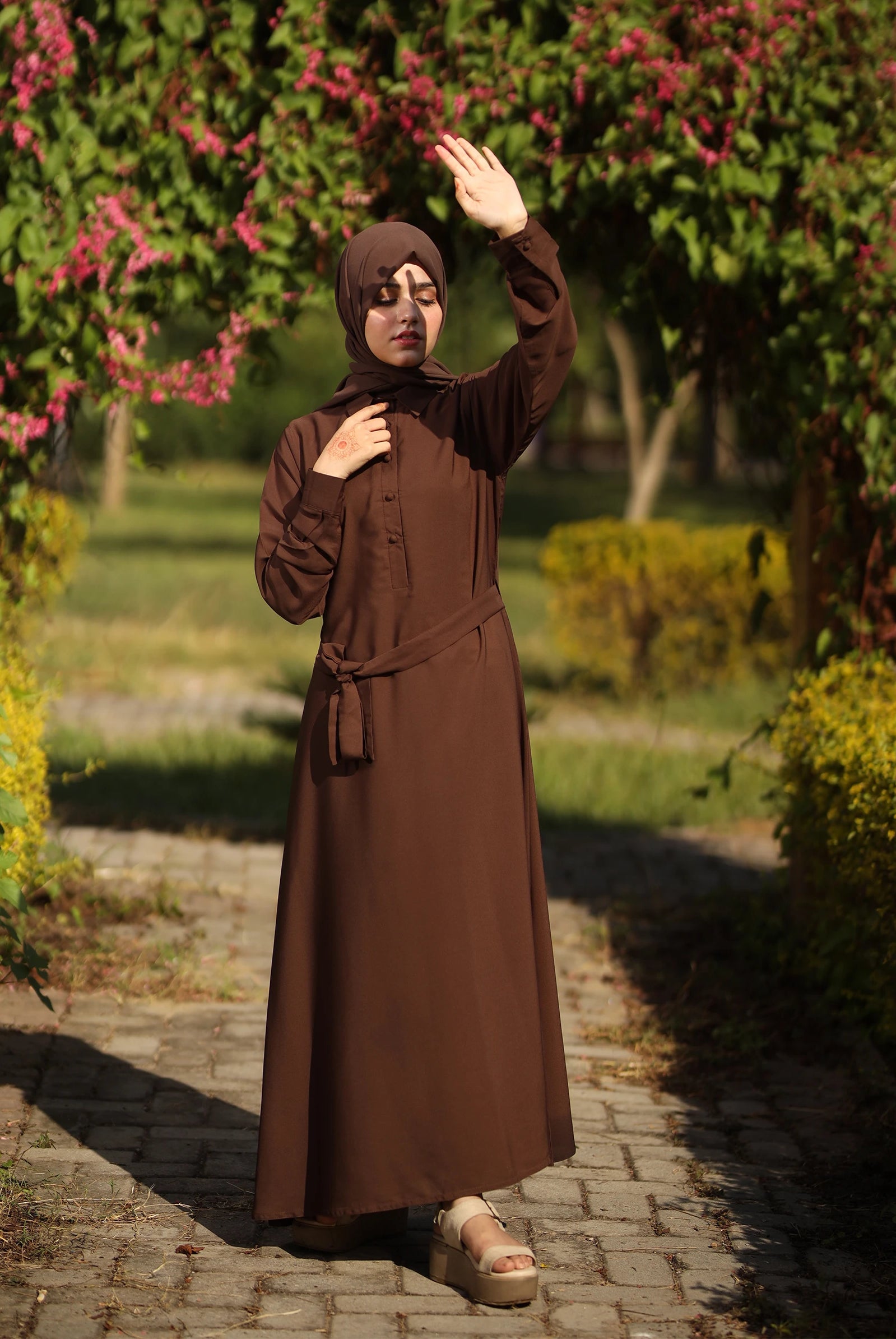 shirt-collar-closed-abaya