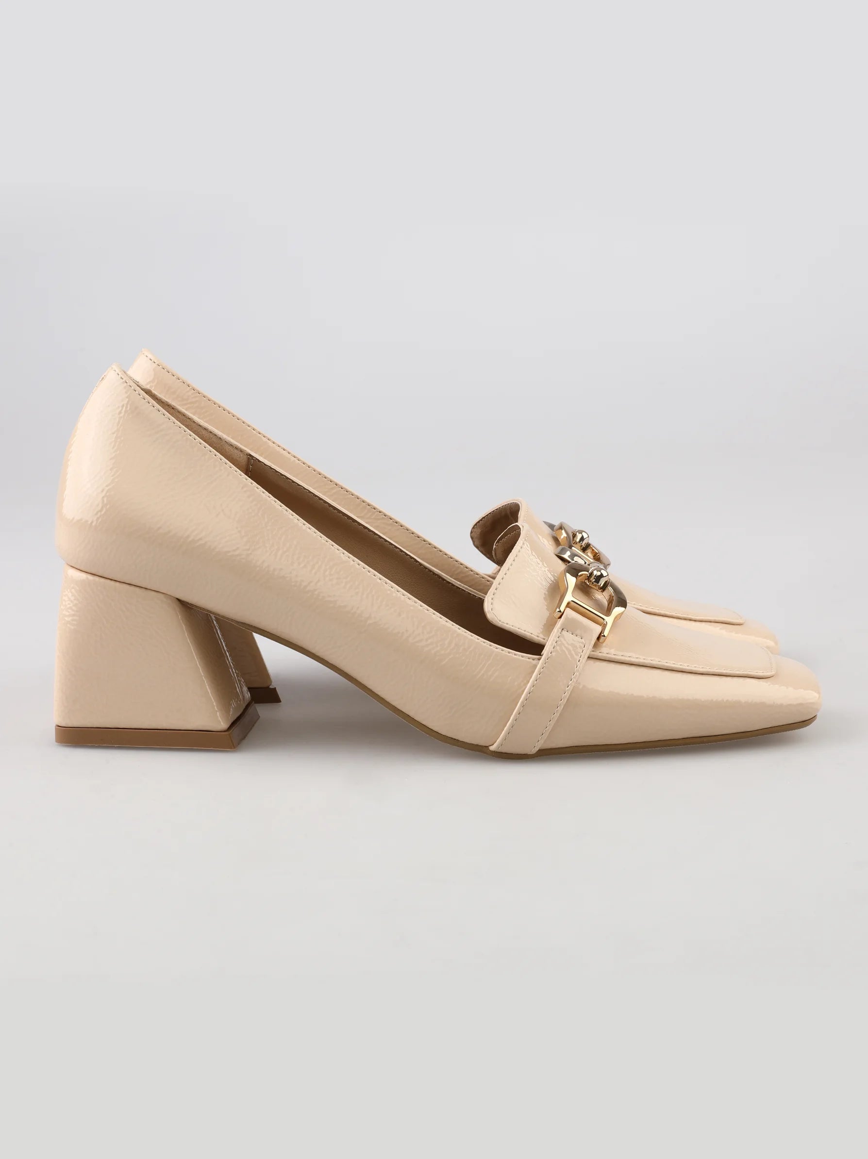 Beige block 2025 heels closed toe