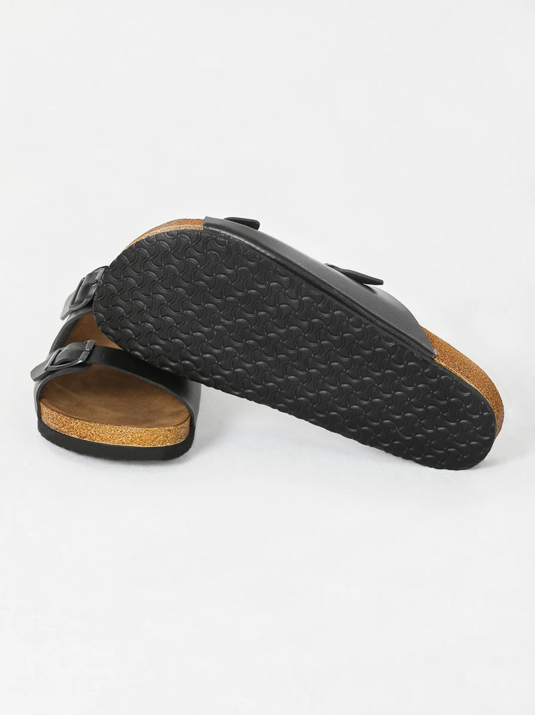 black strappy sandals flat