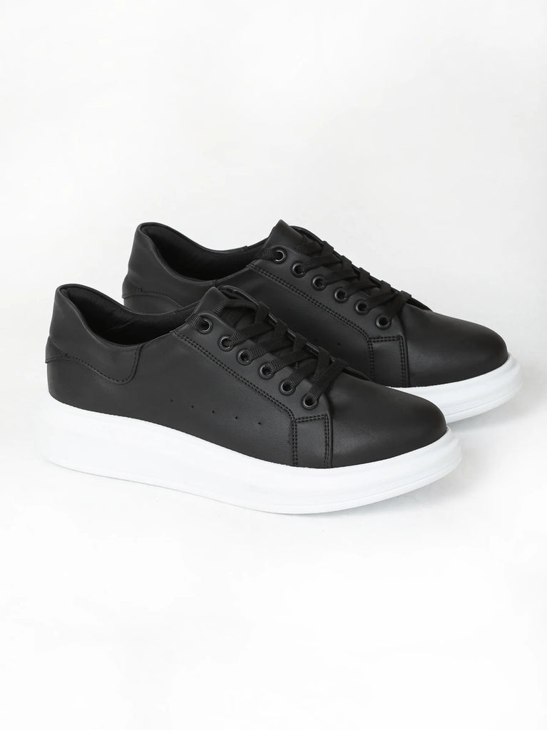 black flat trainer