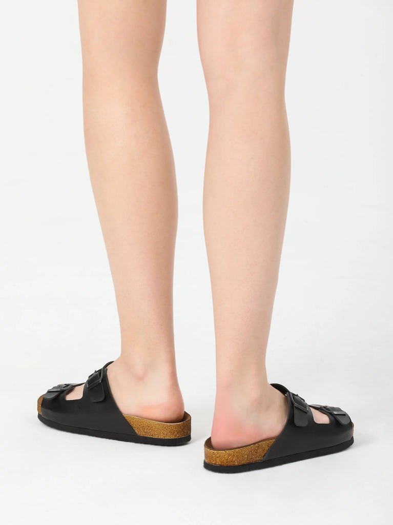 black strappy sandals flat