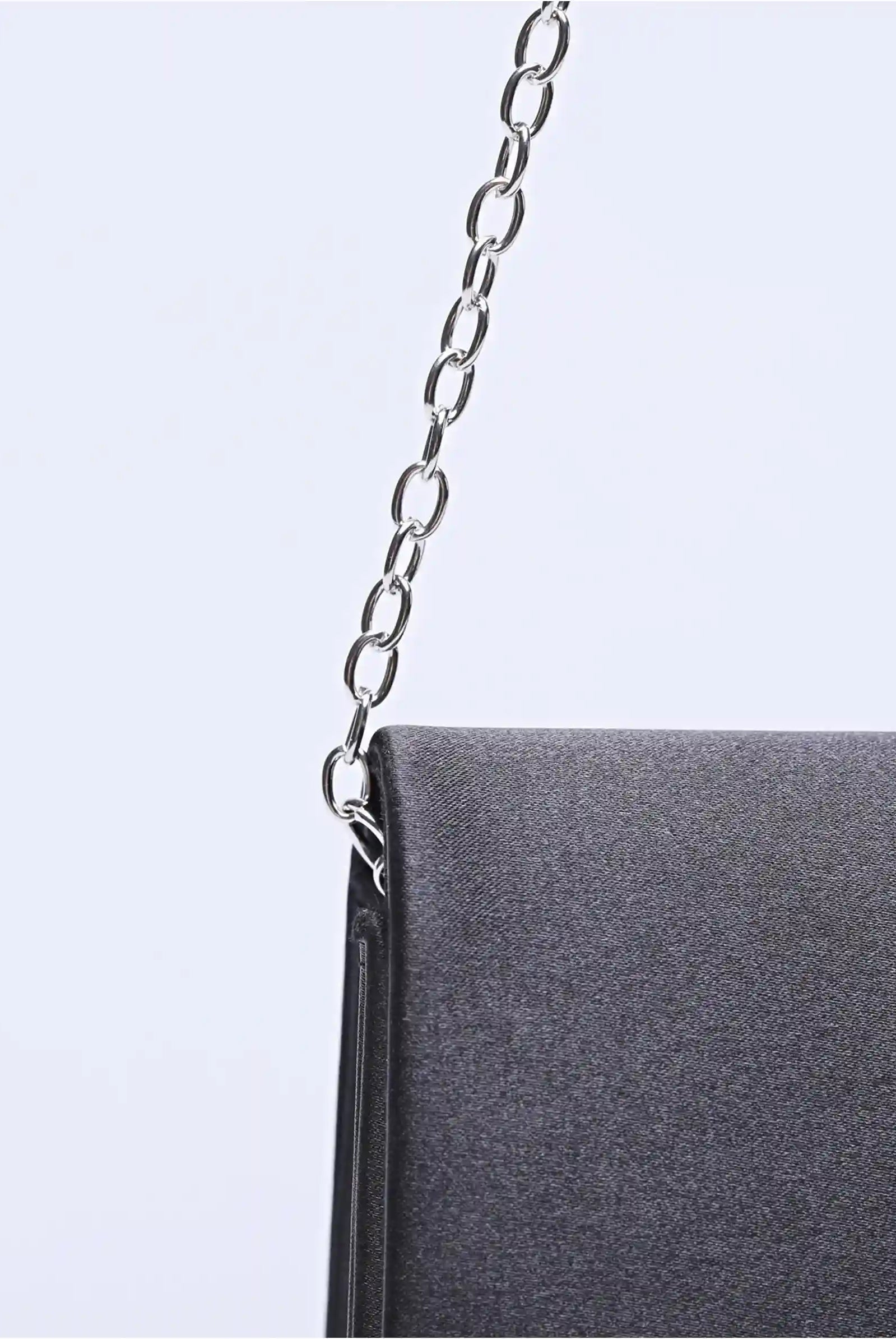 black quilted chain strap shoulder bag