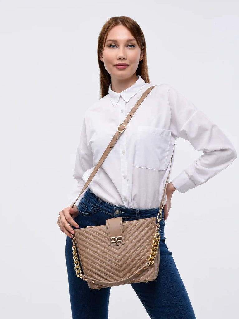 quilted chain handle shoulder bag	