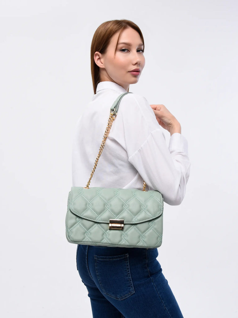 quilted chain bag in black